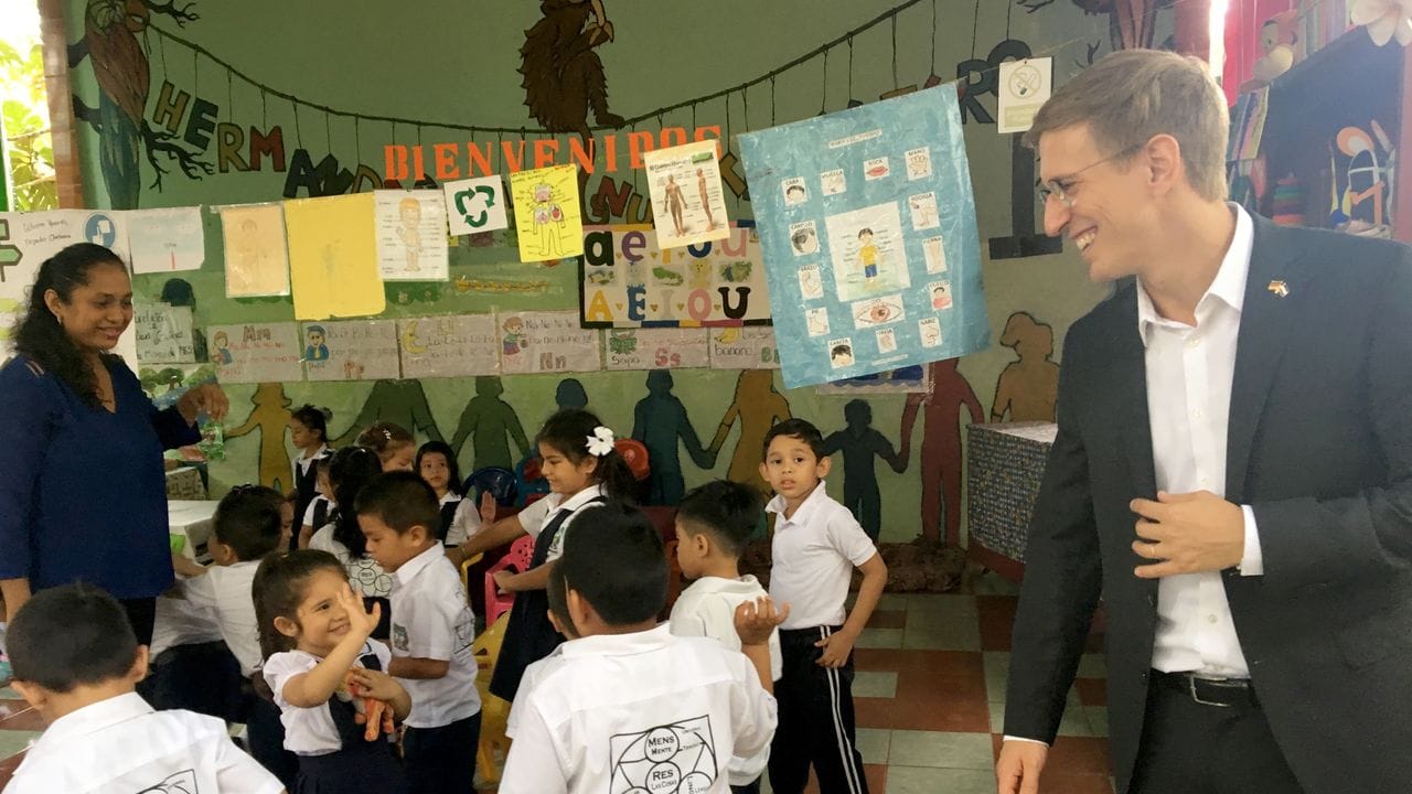 Jacobshagen besucht eine deutsche Partnerschule in Nueva Guinea in Nicaragua.
