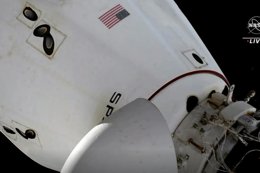 Die SpaceX-Kapsel beim Abdocken von der ISS: Wenige Stunden später landeten die vier Passagiere sicher auf der Erde.