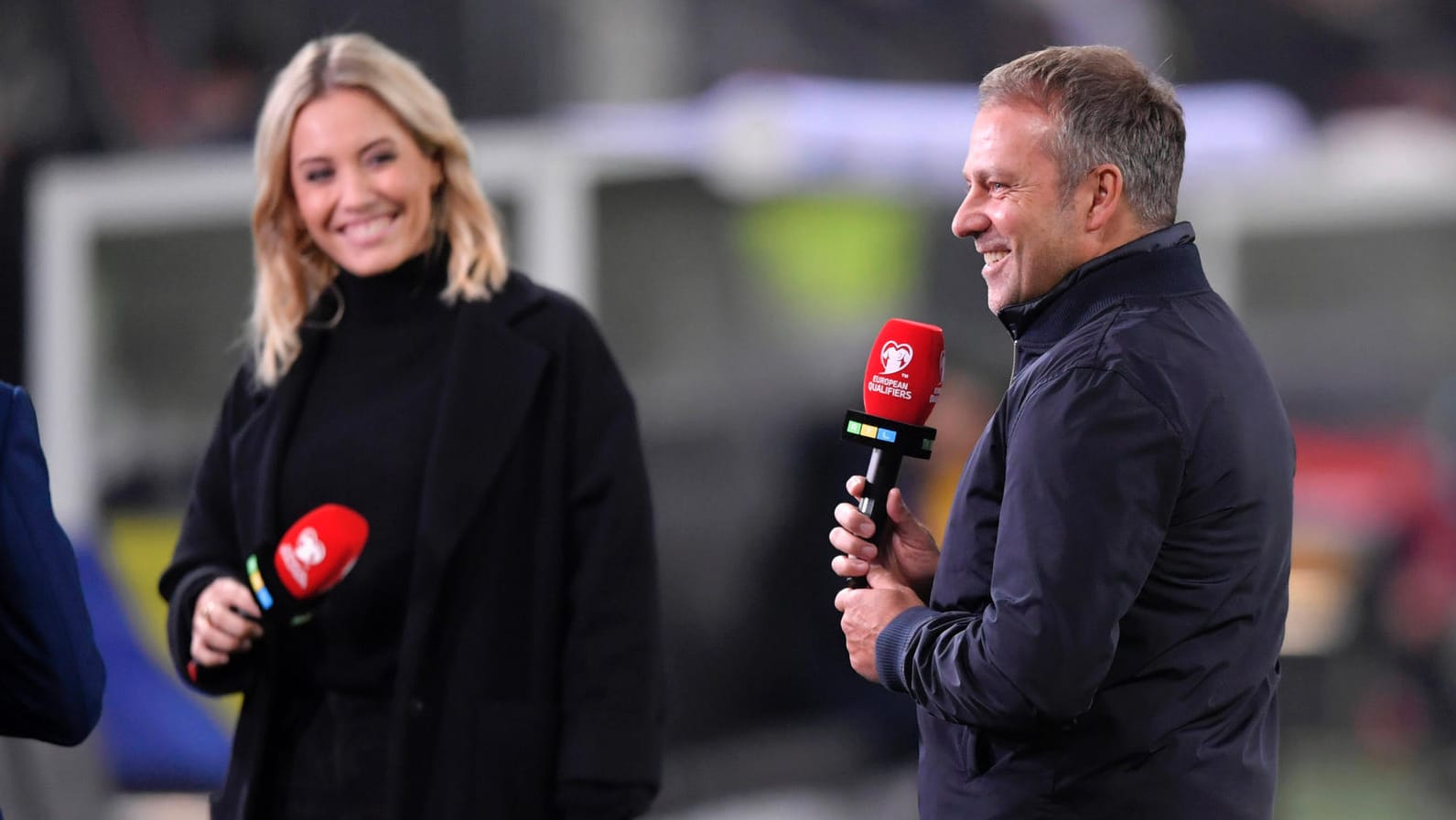 Wieder im Einsatz: Laura Papendick mit Bundestrainer Hans Flick.