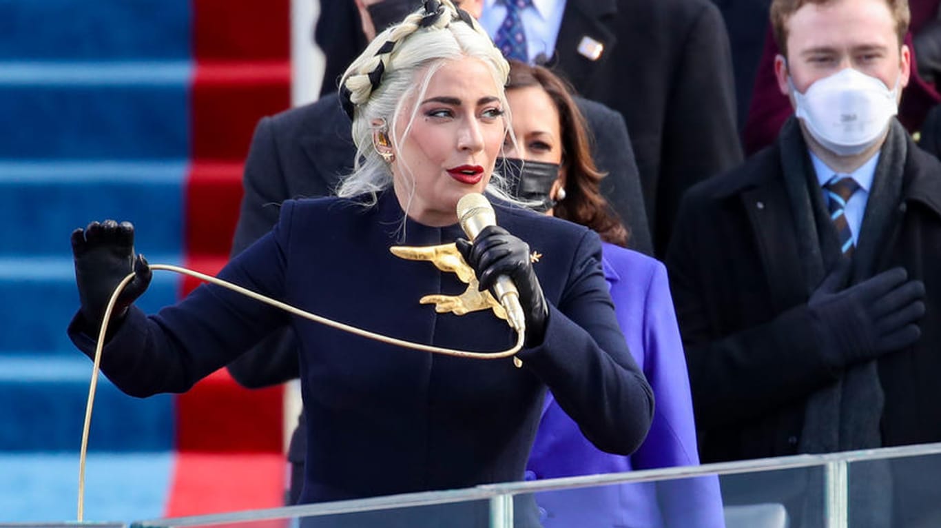 Lady Gaga: Die Sängerin bei ihrer Ankunft bei der Inauguration von Joe Biden vor dem Capitol in Washington, wenig später sang sie die US-amerikanische Nationalhymne.