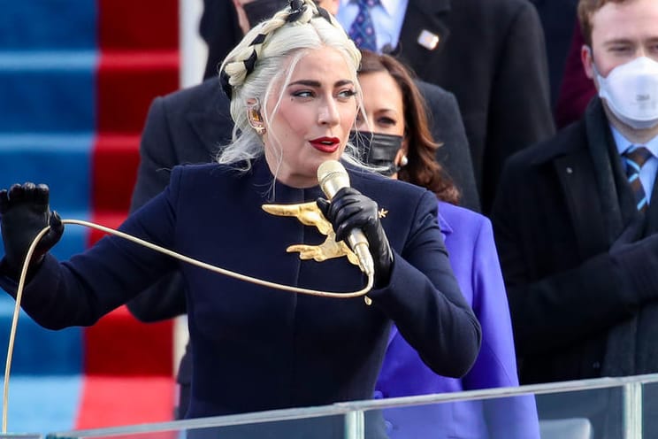 Lady Gaga: Die Sängerin bei ihrer Ankunft bei der Inauguration von Joe Biden vor dem Capitol in Washington, wenig später sang sie die US-amerikanische Nationalhymne.