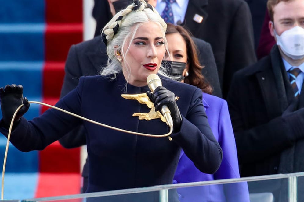 Lady Gaga: Die Sängerin bei ihrer Ankunft bei der Inauguration von Joe Biden vor dem Capitol in Washington, wenig später sang sie die US-amerikanische Nationalhymne.
