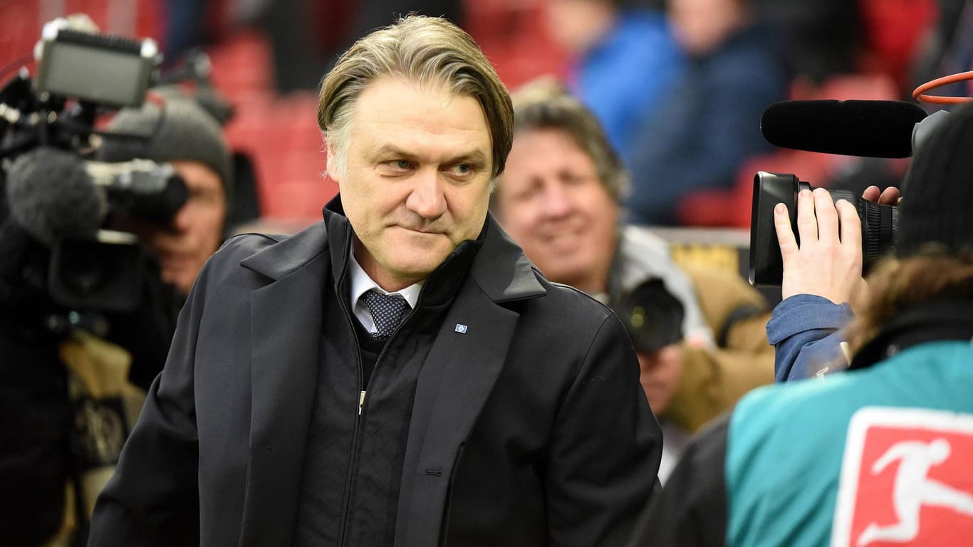 Zurück im Rampenlicht des Profifußballs: Ex-HSV-Boss Dietmar Beiersdorfer heuert in Ingolstadt an.