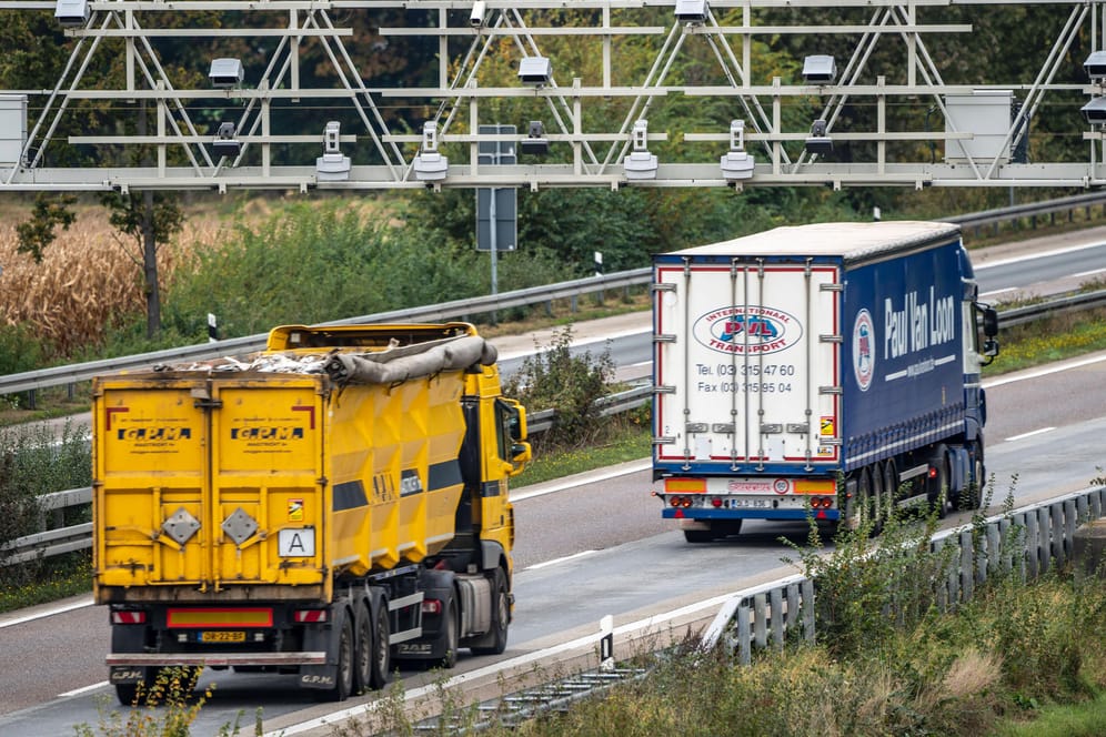 Lkw auf der A3: Die Fahrer blockierten die Fahrbahn mit ihren Maschinen und hielten den Geisterfahrer so auf. (Symbolfoto)
