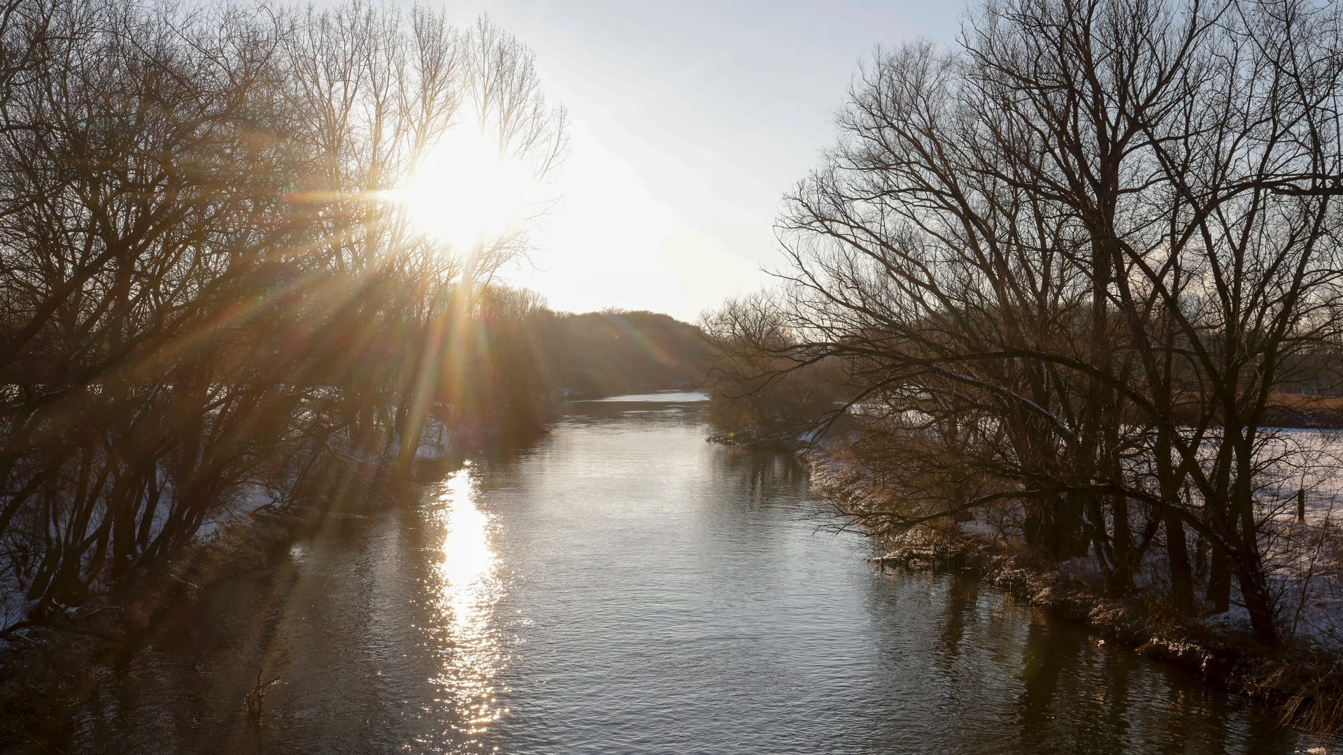 Die Lippe bei Lünen (Archivbild): Der 16-jährige Täter flüchtete in den Fluss. Die Lippe bei Lünen (Archivbild): Der 16-jährige Täter flüchtete in den Fluss.