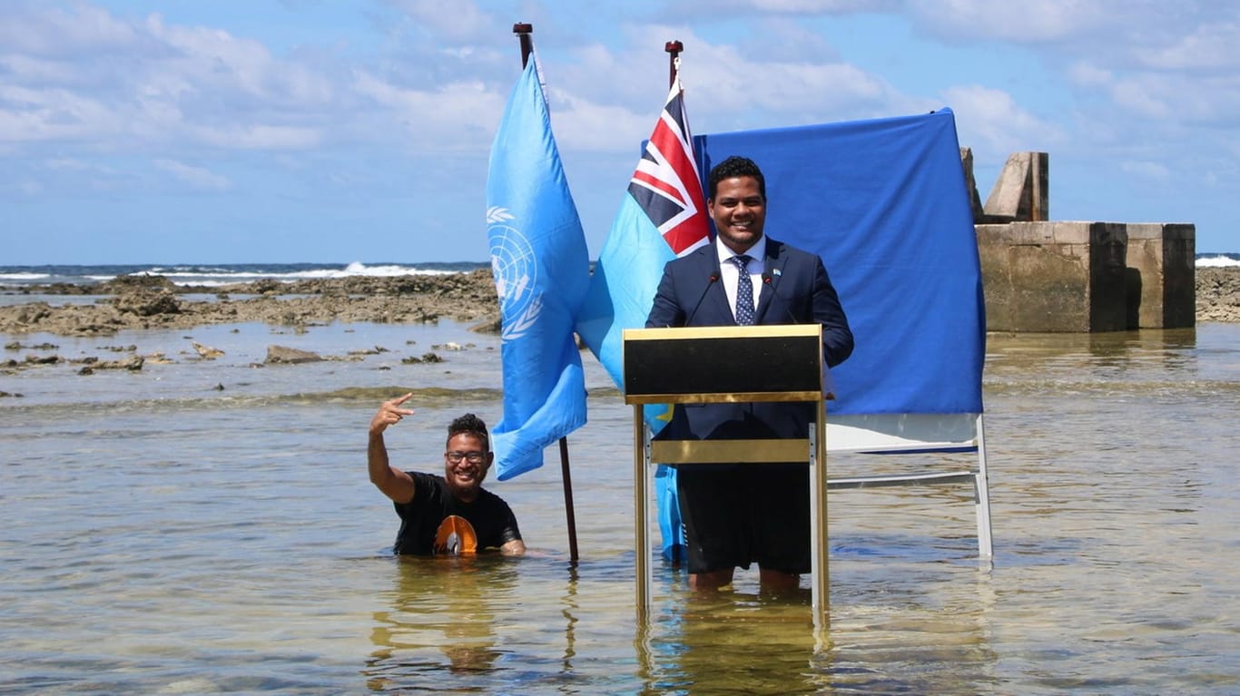 Simon Kofe: Der Außenminister von Tuvalu hielt angesichts des Klimawandels eine Ansprache im Meer.