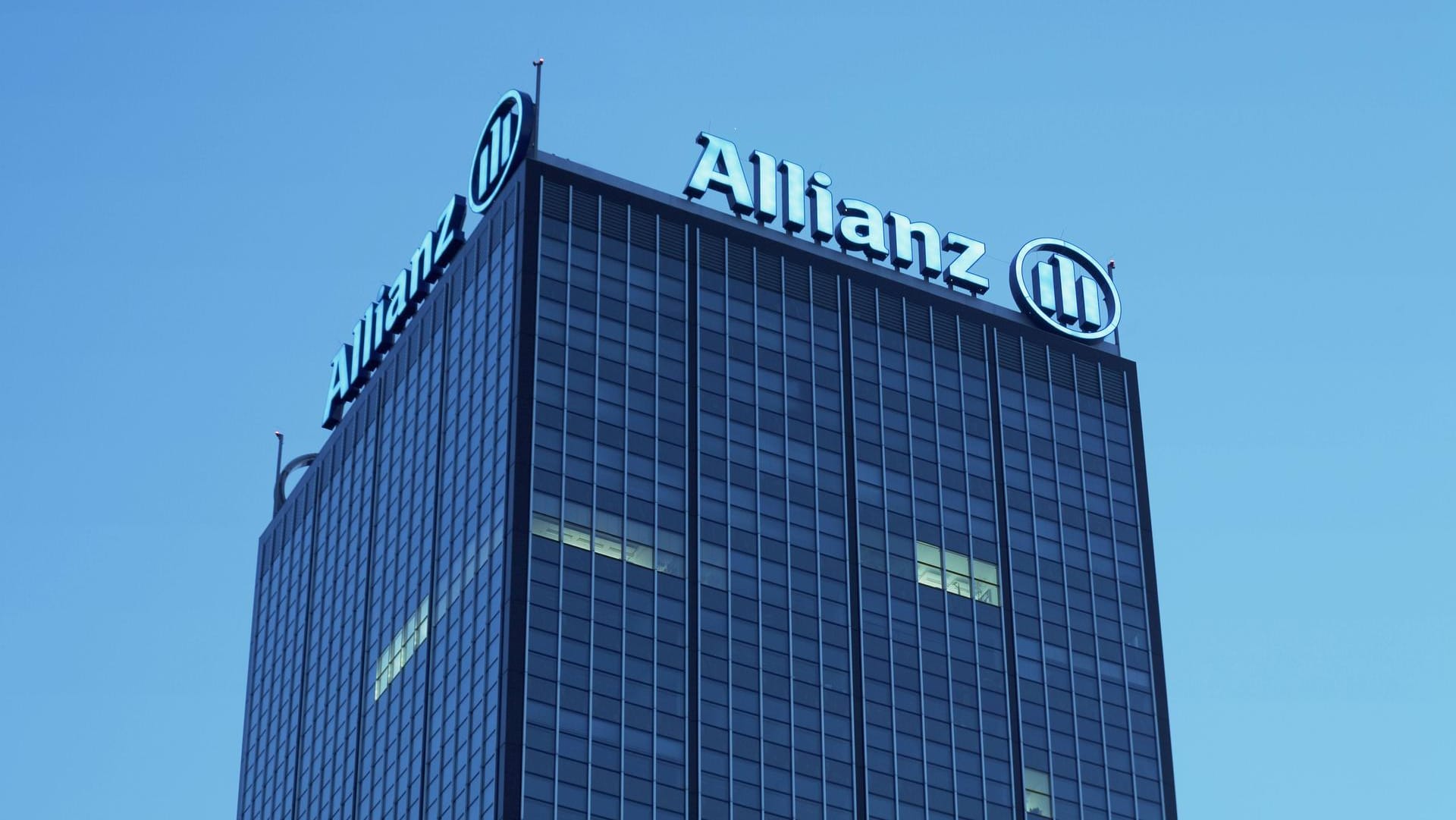 Allianz-Gebäude in Berlin (Symbolbild): Der Versicherer ist nun Anteilseigner beim Insurtech Clark.