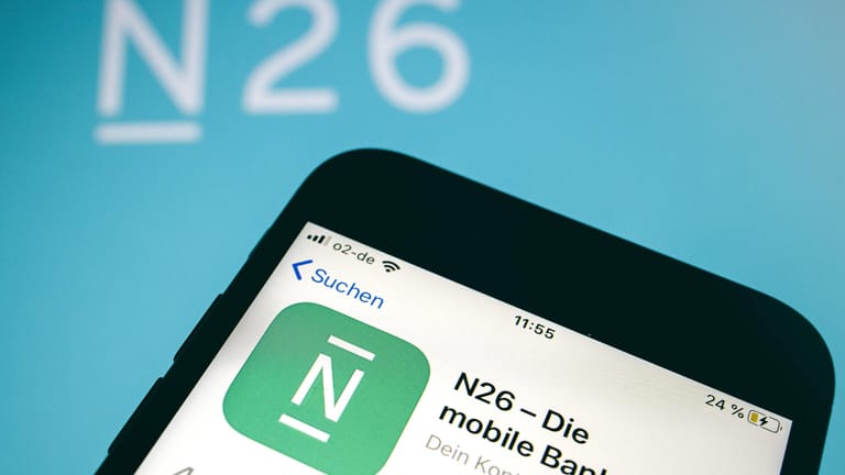 Das Logo der N26 Bank GmbH wird auf einem Smartphone (Symbolbild): Die Bankenaufsicht Bafin drosselt die Aufnahme neuer Kunden bei der Bank.