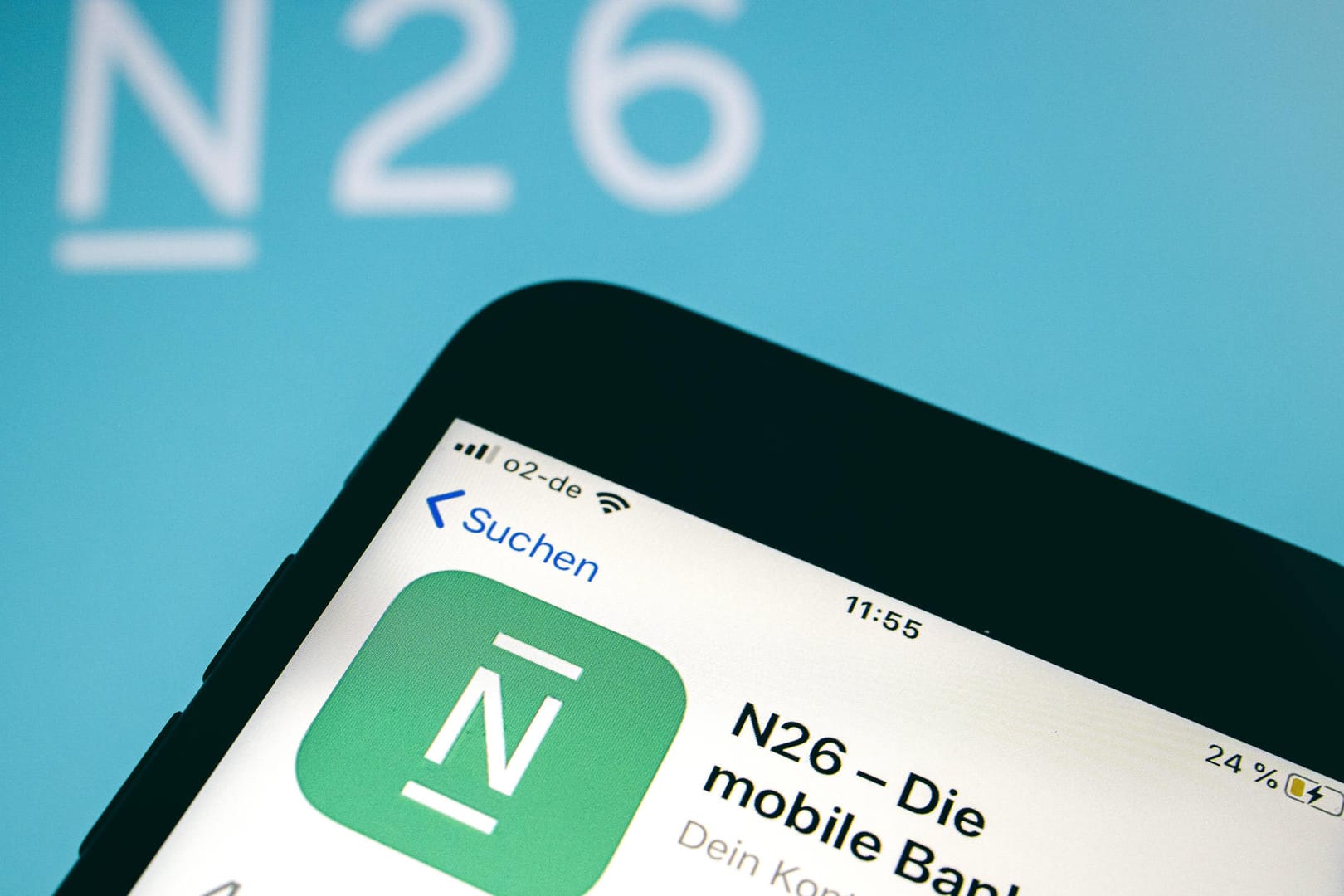 Das Logo der N26 Bank GmbH wird auf einem Smartphone (Symbolbild): Die Bankenaufsicht Bafin drosselt die Aufnahme neuer Kunden bei der Bank.