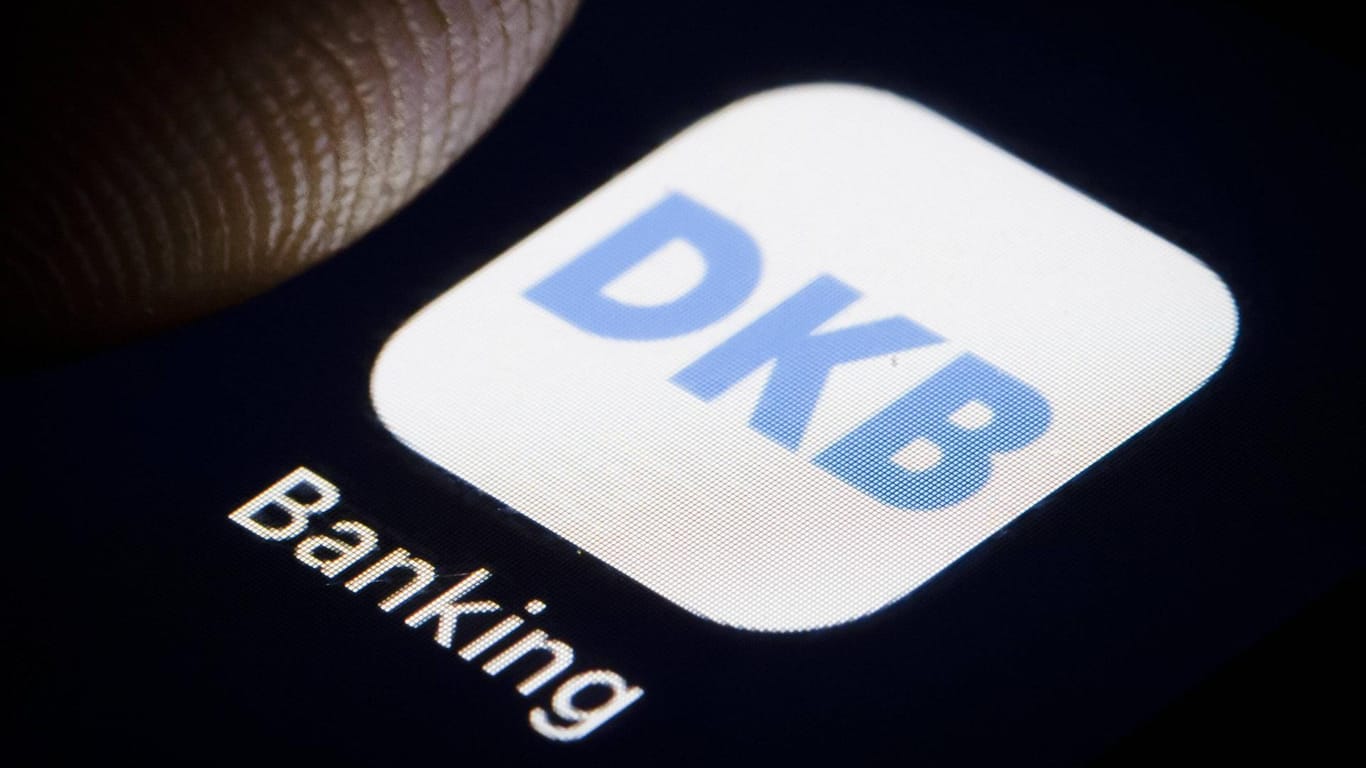 Das Logo der DKB (Symbolbild): Die Deutsche Kreditbank senkt ihren Freibetrag bei Negativzinsen.