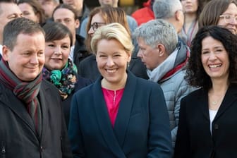 Klaus Lederer (l-r), Franziska Giffey und Bettina Jarasch