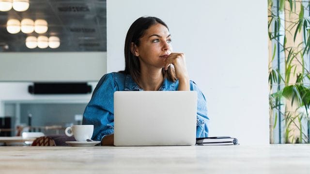 Wie gehts jetzt weiter? Kurz vor dem Abschluss sollten sich Studierende darüber klar werden, was genau sie beruflich machen wollen.