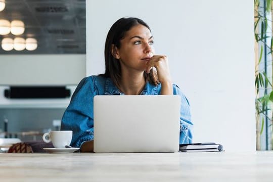 Wie gehts jetzt weiter? Kurz vor dem Abschluss sollten sich Studierende darüber klar werden, was genau sie beruflich machen wollen.