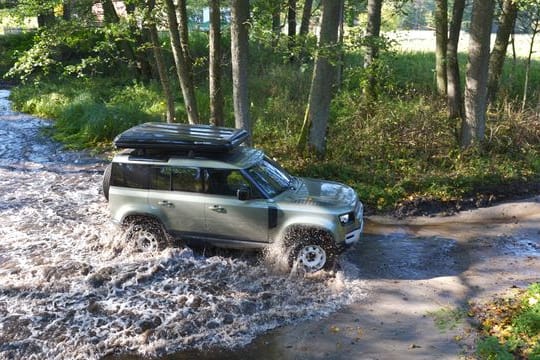 Spritzig durch die Wasserstraße: Auf den verschiedenen Passagen müssen Mensch und Maschine beweisen, was in ihnen steckt.