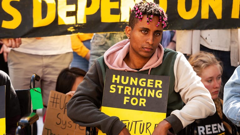 Hungerstreiker Kidus Girma vor dem Weißen Haus