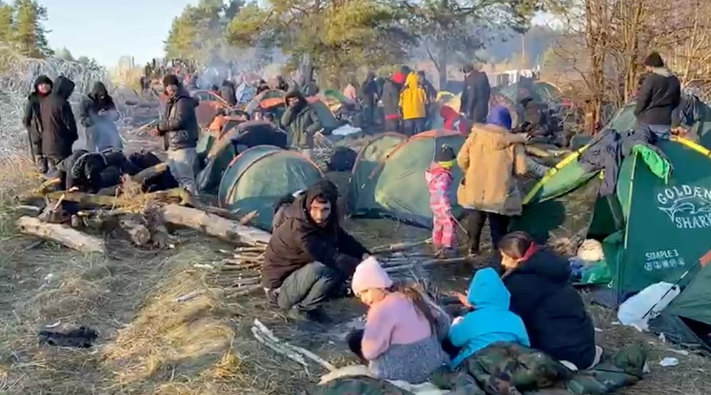 Menschen harren bei Minusgraden in Zelten aus: Hunderte MIgranten befinden sich derzeit im Grenzgebiet.