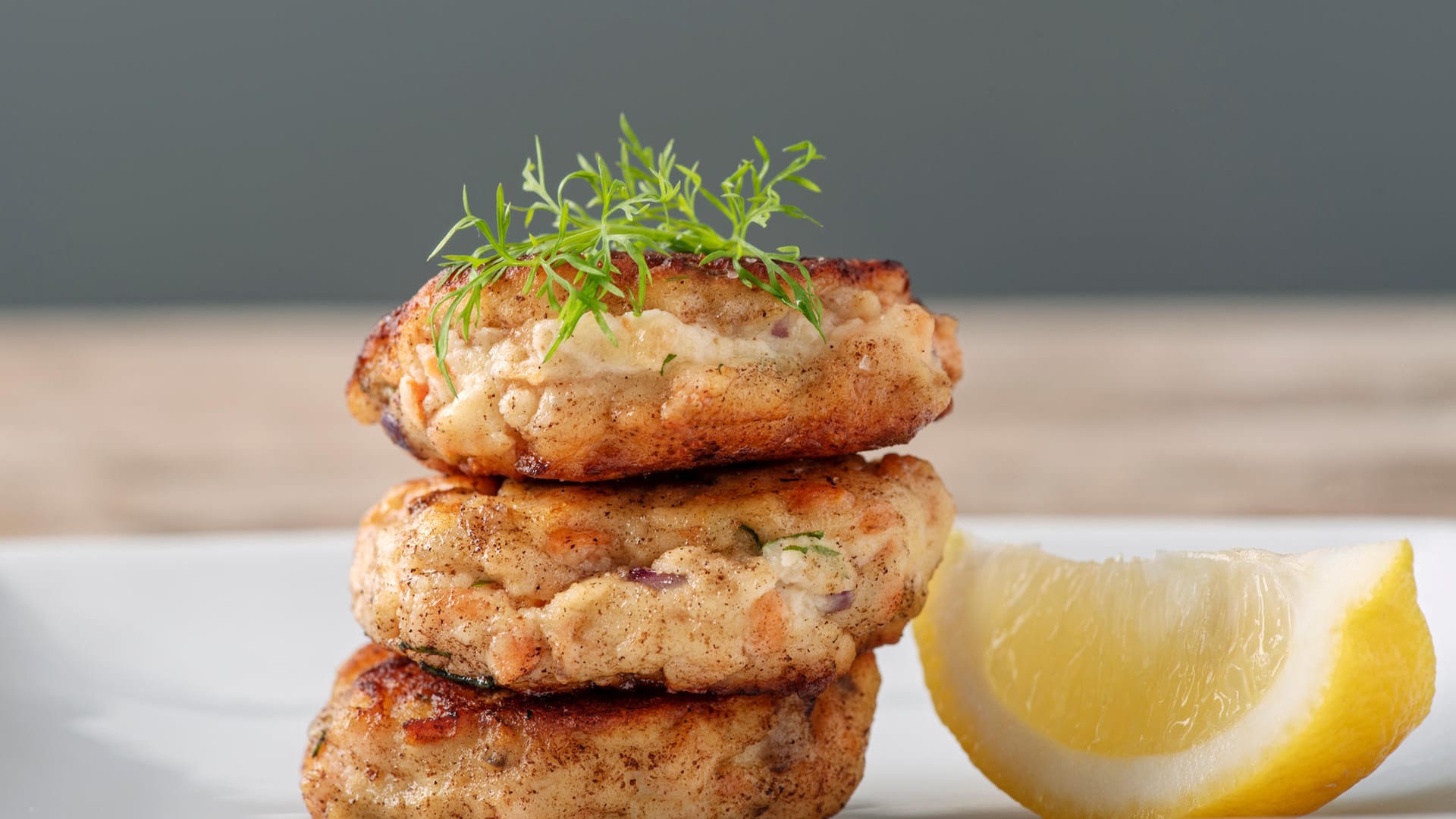 Mettbällchen: Goldbraun und saftig, so müssen Frikadellen sein.