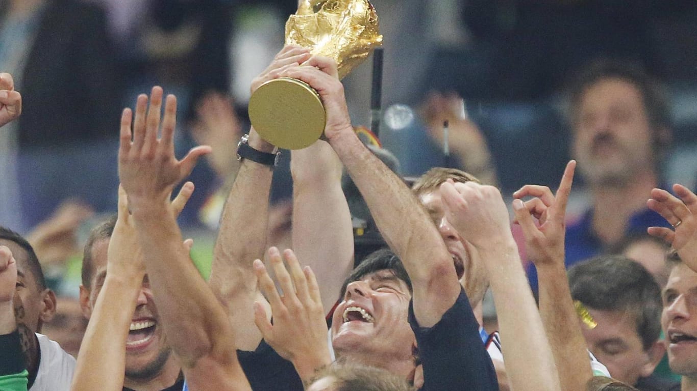 Joachim Löw: Der langjährige DFB-Trainer wird 2014 mit der Nationalmannschaft Weltmeister.