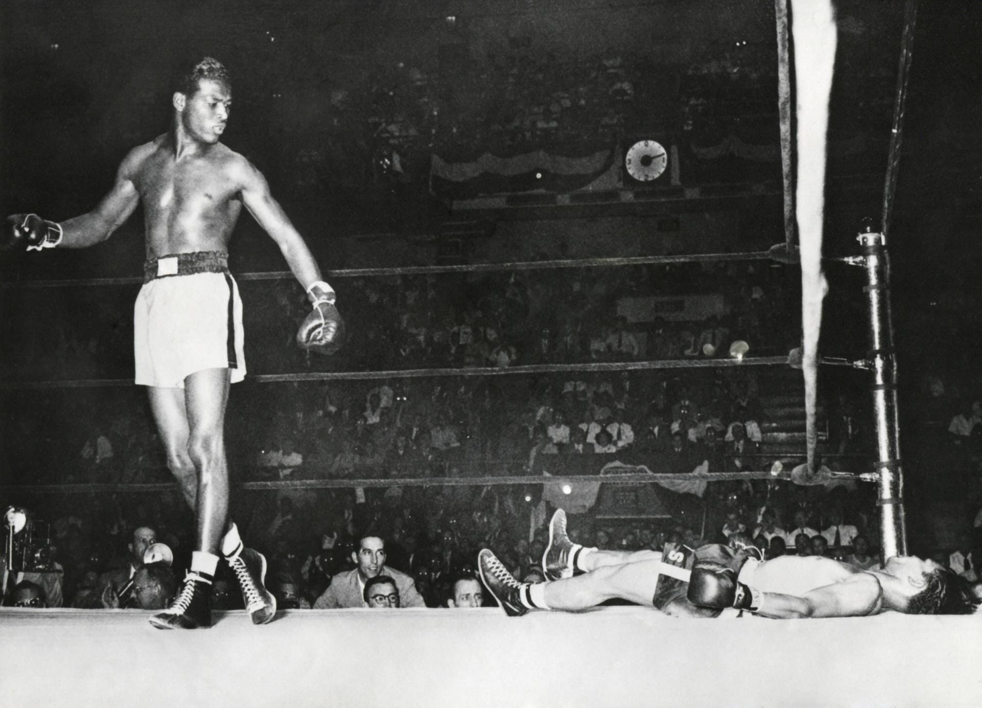 Sugar Ray Robinson: Der US-Amerikaner gewann 175 seiner 203 Boxkämpfe, gilt als einer der Größten seines Sports. Doch auch ihn traf das Schicksal schwer: Er litt in seinen letzten Jahren an Alzheimer, starb mit nur 67 Jahren.