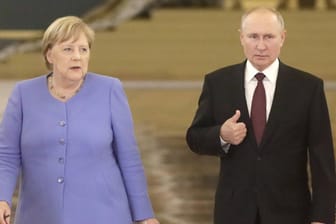 Kanzlerin Merkel und Wladimir Putin: In einem Telefonat appellierte sie an den russischen Präsidenten, Einfluss auf Belarus zu nehmen.