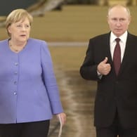 Kanzlerin Merkel und Wladimir Putin: In einem Telefonat appellierte sie an den russischen Präsidenten, Einfluss auf Belarus zu nehmen.