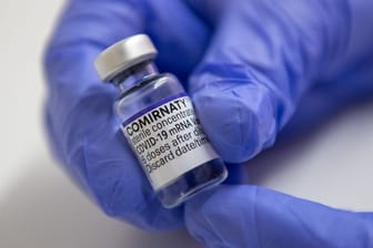 Menschen unter 30 Jahren sollen laut Stiko künftig nur noch mit dem Impfstoff von Biontech/Pfizer gegen Corona geimpft werden.