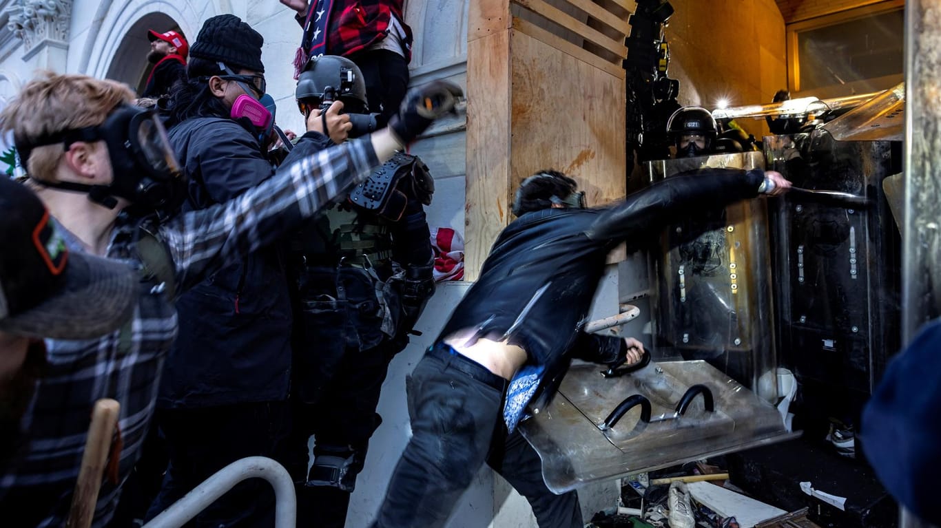 6. Januar 2021: Beim Sturm auf das Kapitol in Washington kam auch ein Polizist ums Leben.