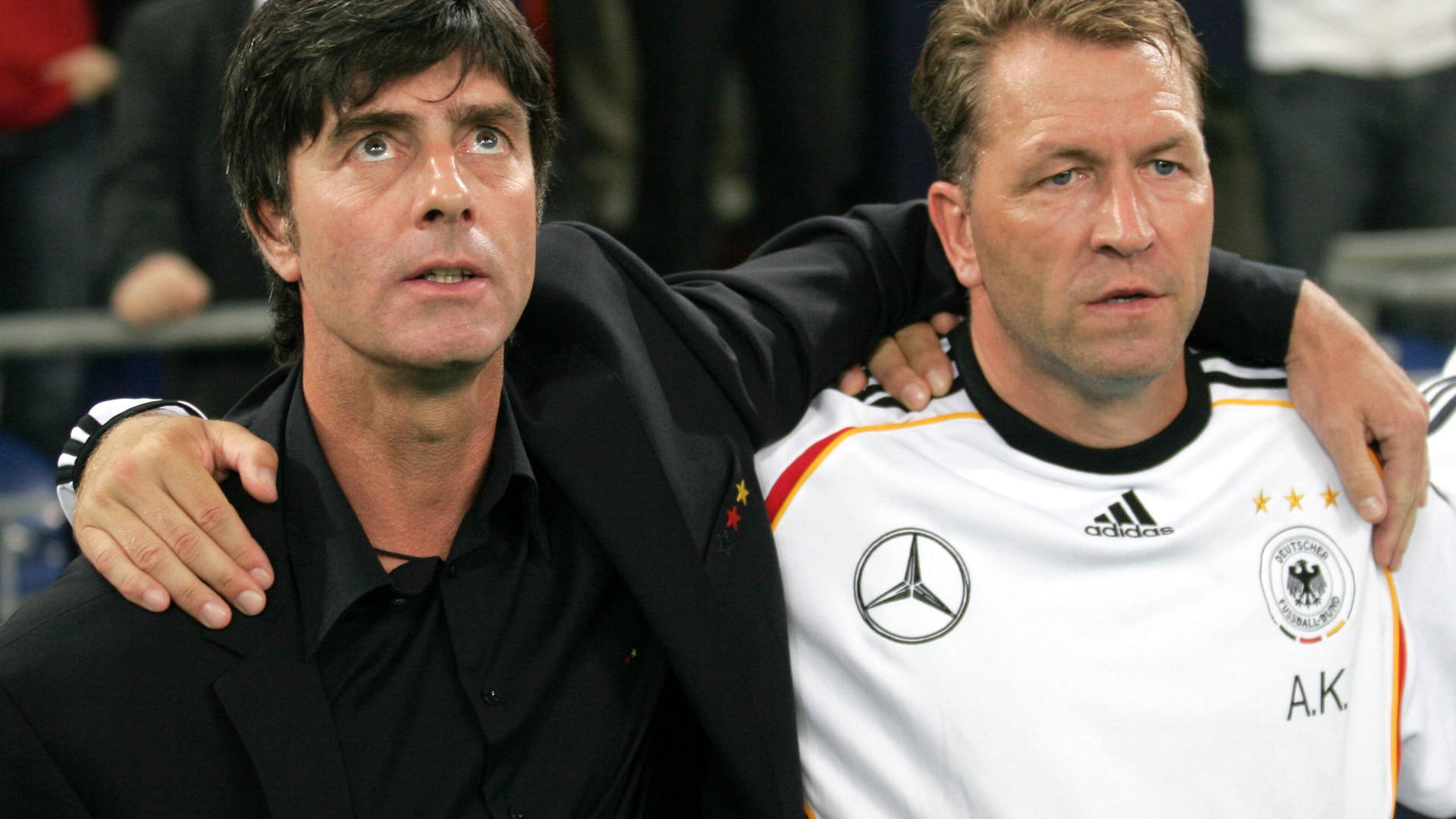 Nach der Weltmeisterschaft übernahm Löw den Cheftrainer-Posten von Jürgen Klinsmann. Sein erstes Spiel als Hauptverantwortlicher der DFB-Elf stieg am 16. August 2006. Deutschland schlug Schweden im Rahmen eines Freundschaftsspiels deutlich mit 3:0. Die Treffer erzielten Bernd Schneider und zweimal Miro Klose.