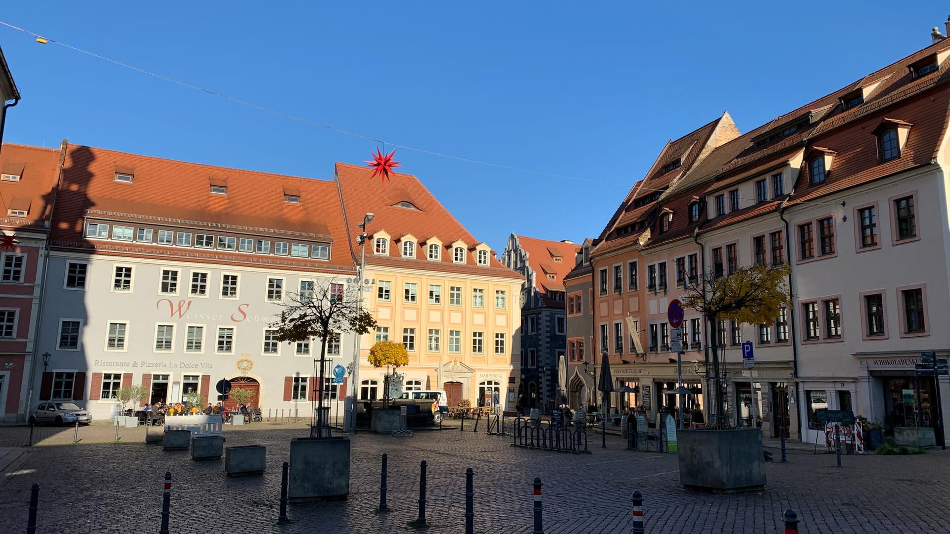 Der Marktplatz in Pirna: Trotz schönen Wetters sind nicht viele Bürger unterwegs.