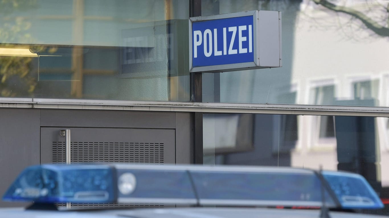 Ein Polizeirevier (Symbolbild): Ein Polizist ist im Kreis Soest durch einen Schuss schwer verletzt worden.