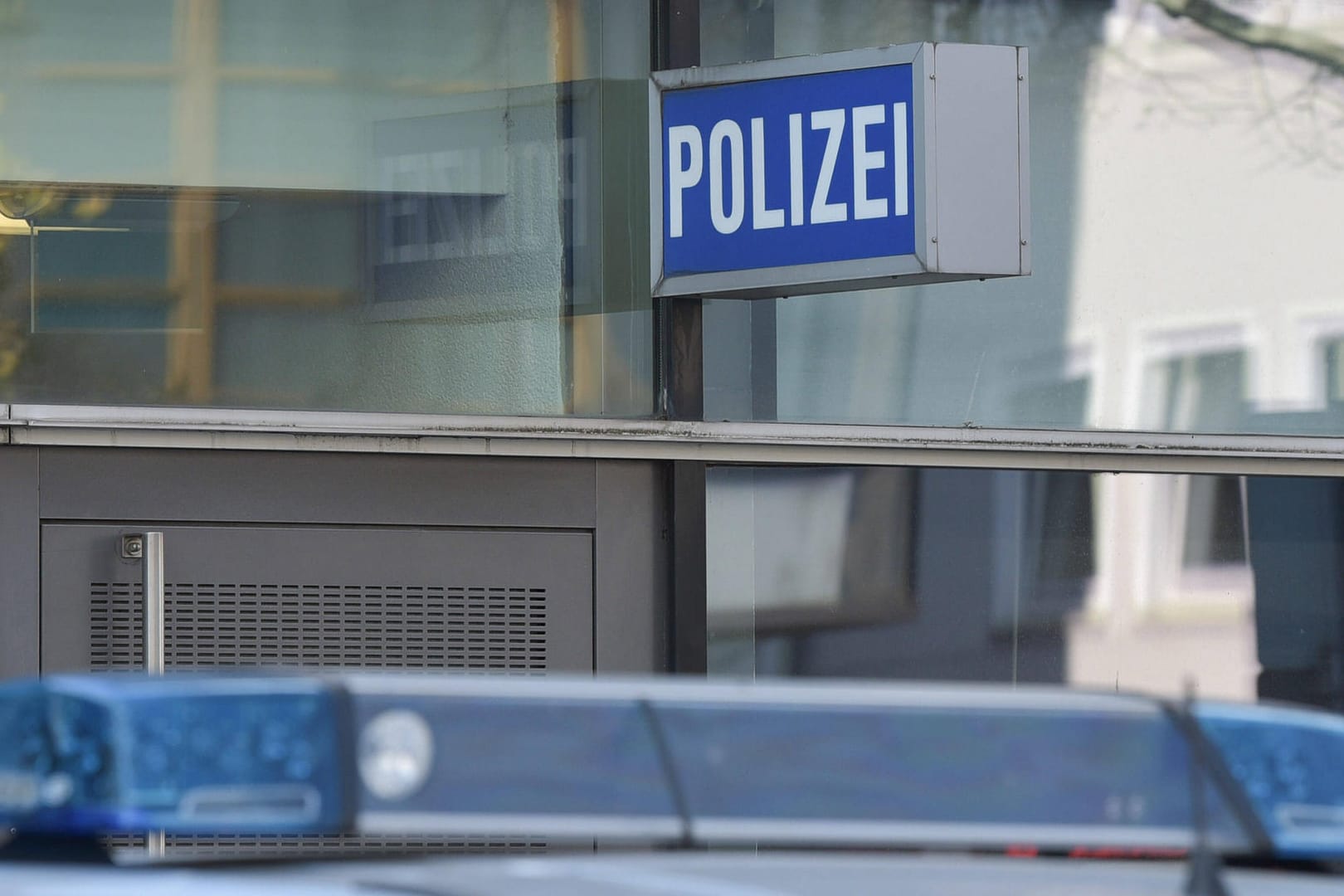 Ein Polizeirevier (Symbolbild): Ein Polizist ist im Kreis Soest durch einen Schuss schwer verletzt worden.