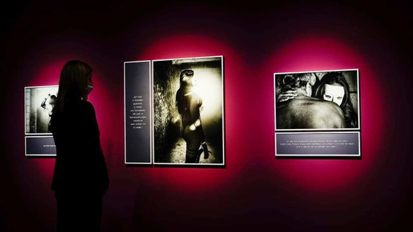 Ausstellung "gesichtslos – Frauen in der Prostitution"
