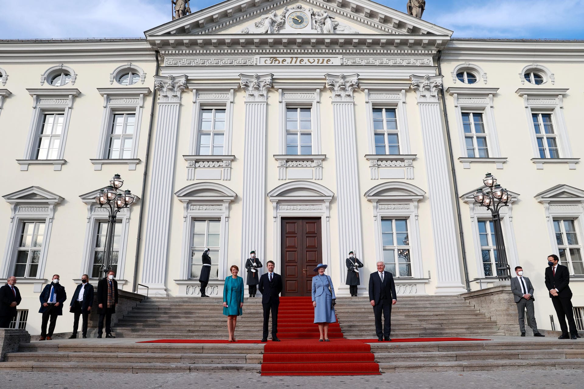 Empfang vor Schloss Bellevue