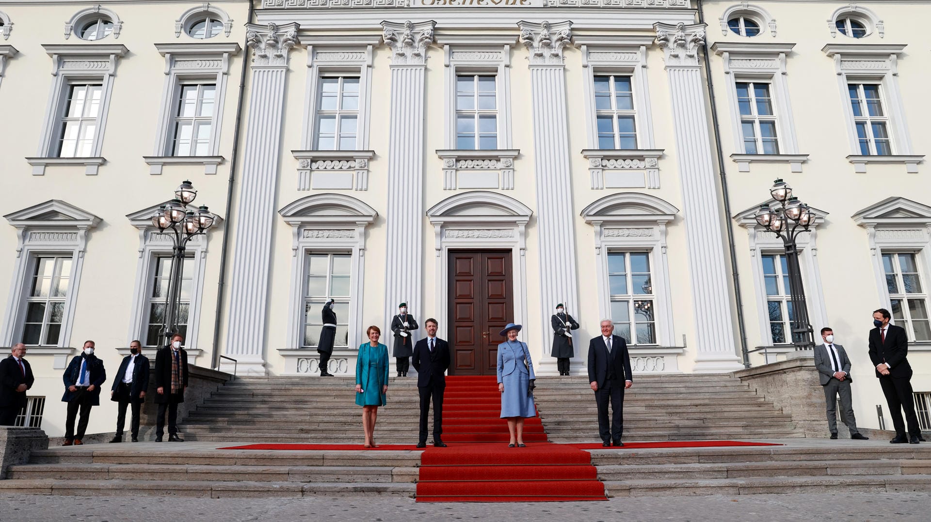 Empfang vor Schloss Bellevue