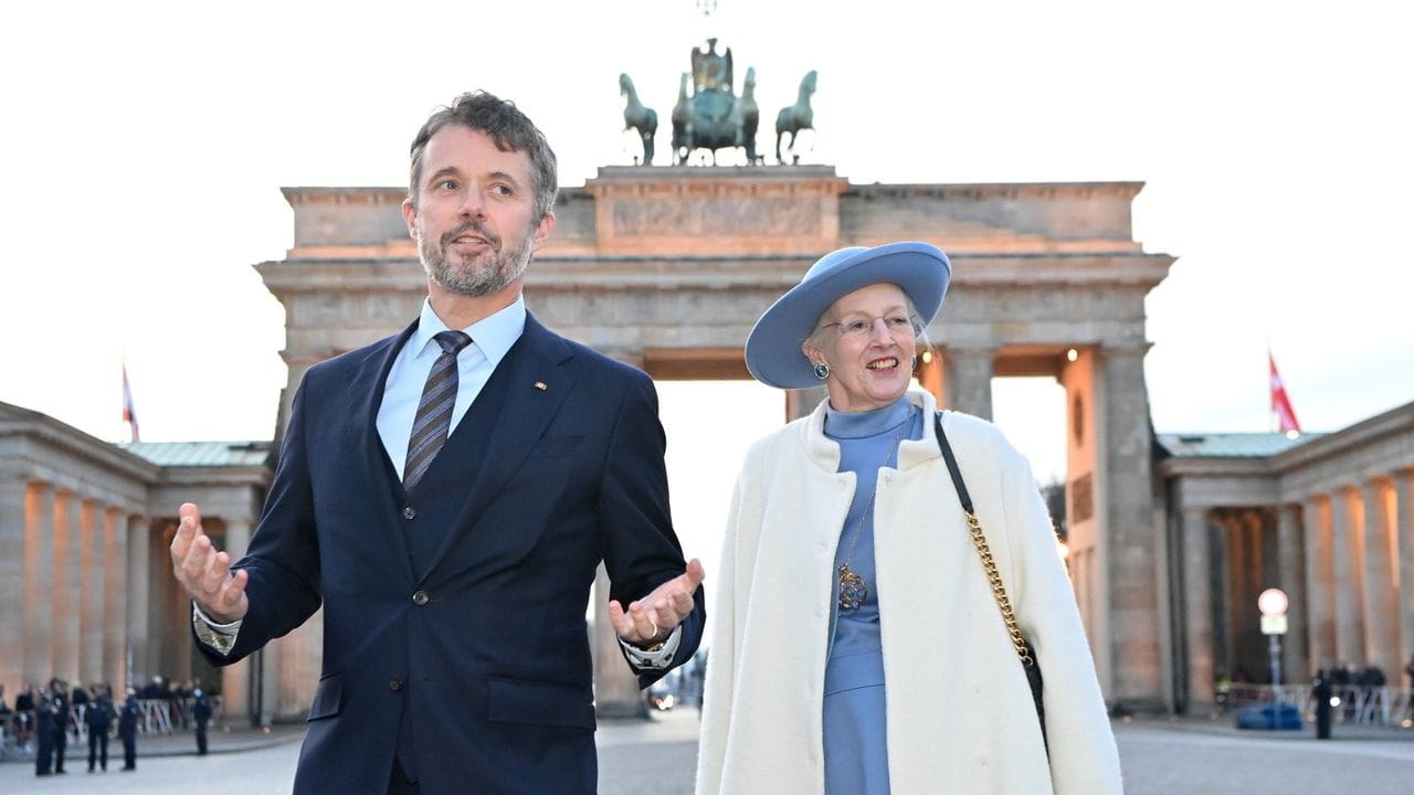 Ein Muss: Kronprinz Frederik und Königin Margrethe II.