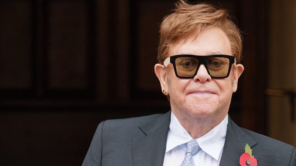 Elton John: Der Musiker hat gesundheitliche Probleme.