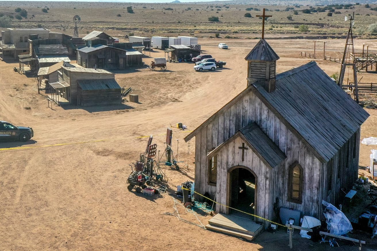 Das Filmset von "Rust", wo das Unglück geschah (Archivbild): Ein Beleuchter verklagt jetzt die Produktion und Hauptdarsteller Alec Baldwin.