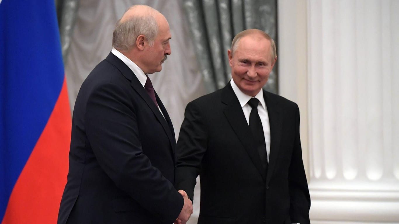 Wladimir Putin und Alexander Lukaschenko: Der belarussische Machthaber ist abhängig von der Gnade Russlands.