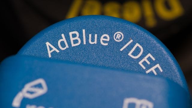 Das Abgasreinigungsmittel Adblue für Dieselfahrzeuge könnte teurer werden.