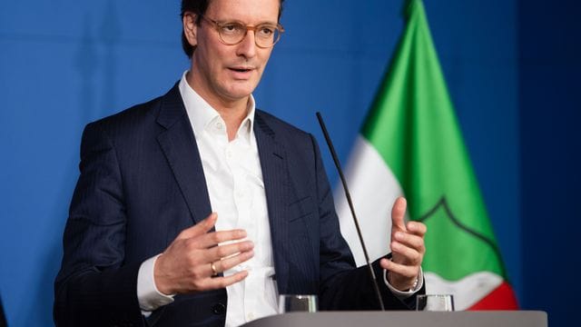 Hendrik wüst (CDU) Hendrik wüst (CDU)