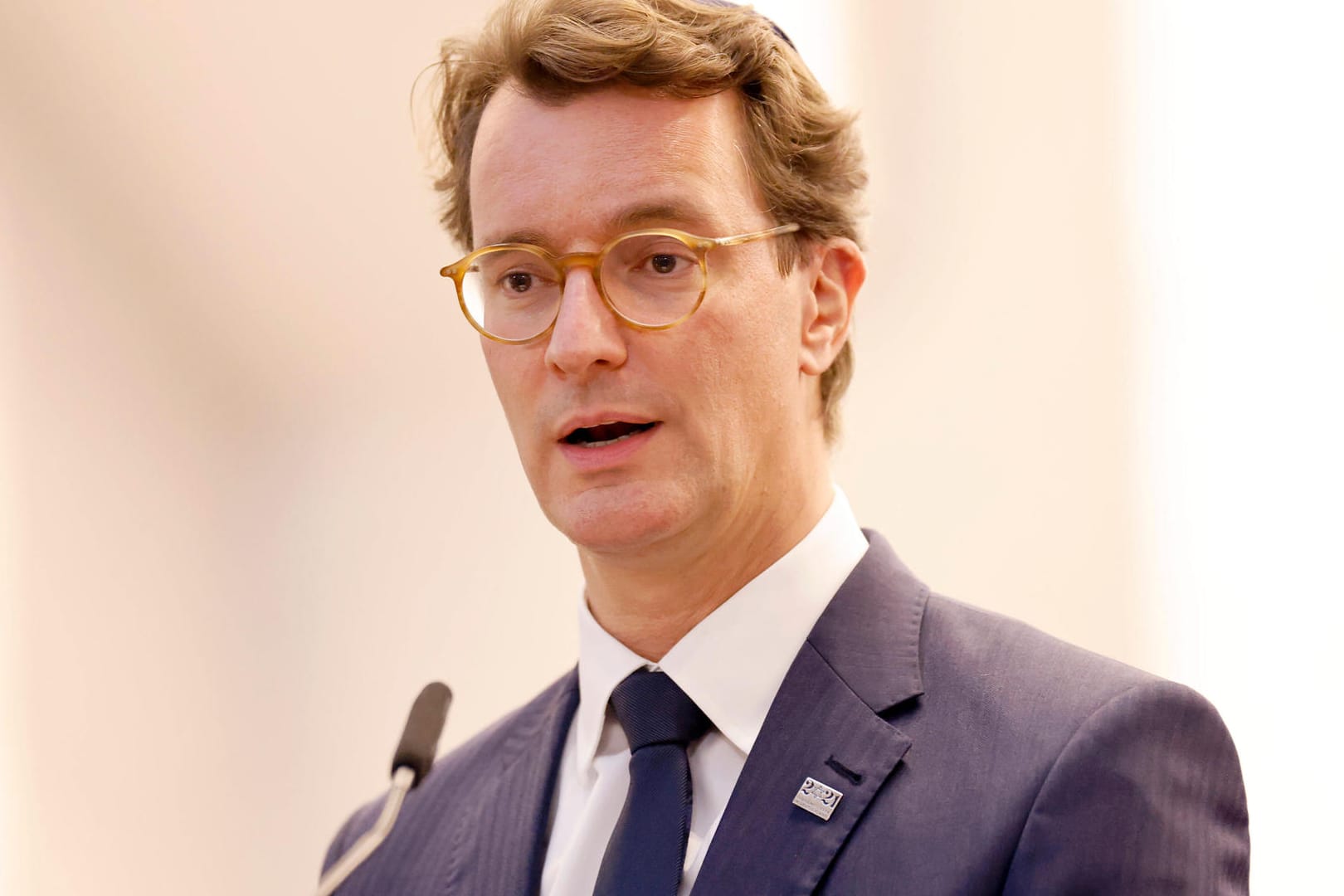 Hendrik Wüst: Der NRW-Ministerpräsident befürwortet das Treffen von Bund und Ländern zur Corona-Pandemie.