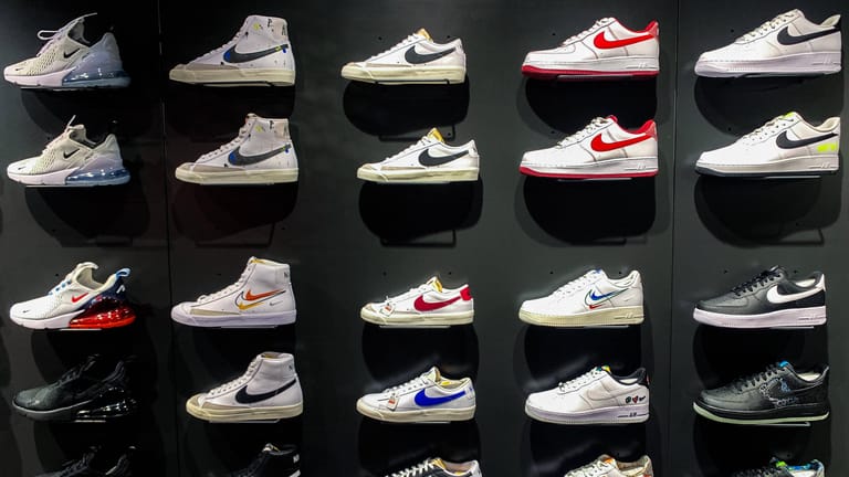 Sportschuhe von Nike (Symbolbild): Der Hersteller ist der umsatzstärkste der Welt.
