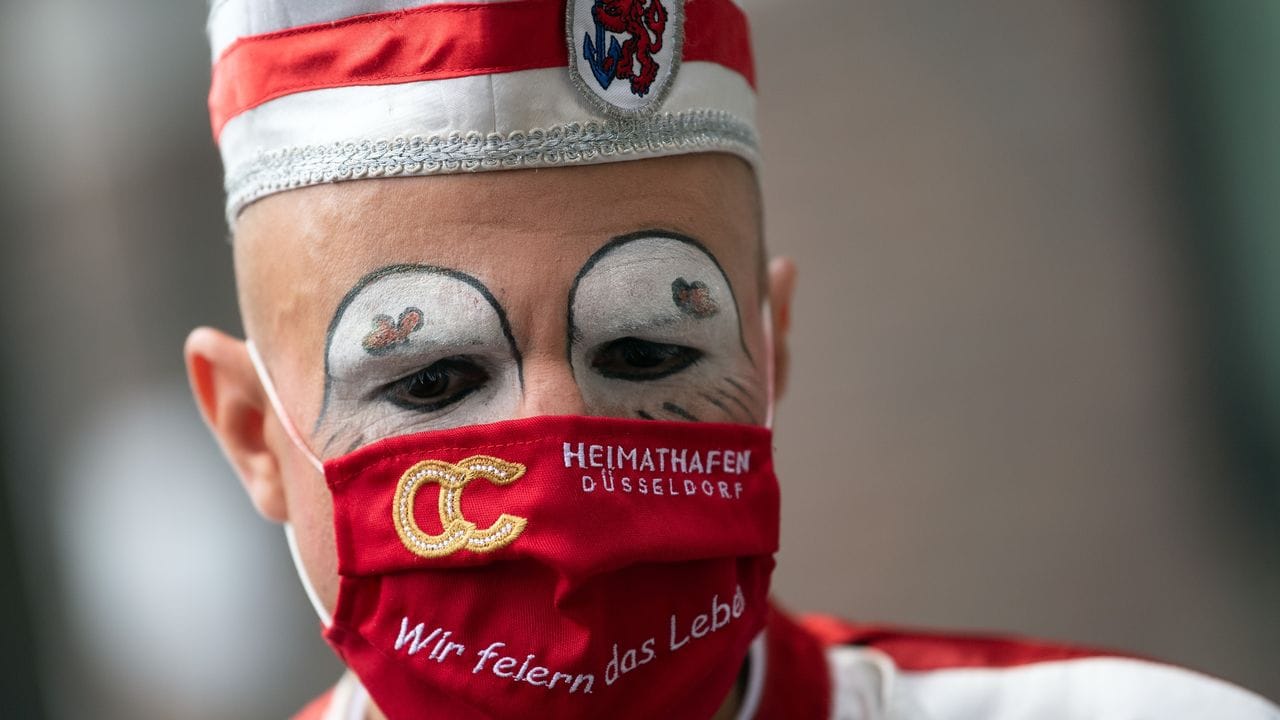 Der Hoppeditz-Darsteller Tom Bauer in Düsseldorf.