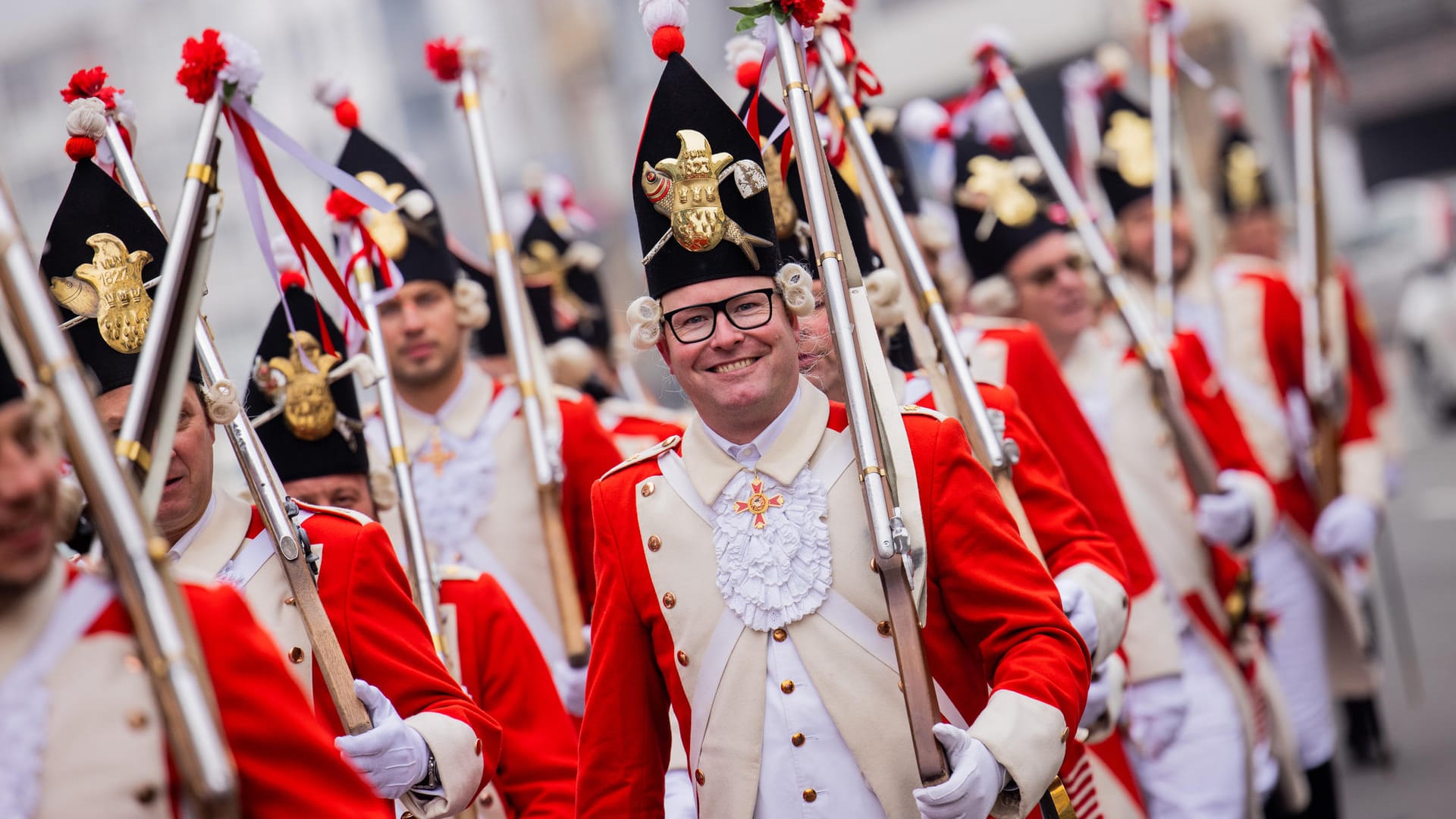 Rote Funken sind auf dem Weg zum Heumarkt: In diesem Jahr ist der 11.11. kein normaler Wochentag.