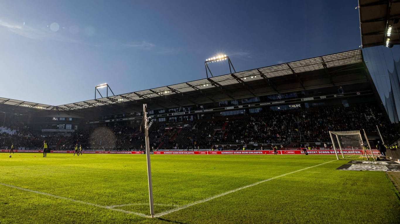 Im Millerntor-Stadion findet Ende November das Nachholspiel zwischen dem FC St. Pauli und dem SV Sandhausen statt.