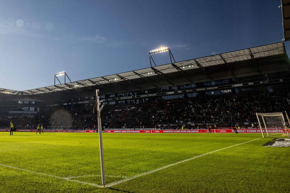 Im Millerntor-Stadion findet Ende November das Nachholspiel zwischen dem FC St. Pauli und dem SV Sandhausen statt.