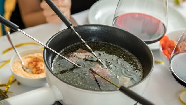 Vor dem Einsatz nach monatelangem Kellerdasein sollte mit einem Fonduegerät erstmal ein Probelauf gemacht werden.