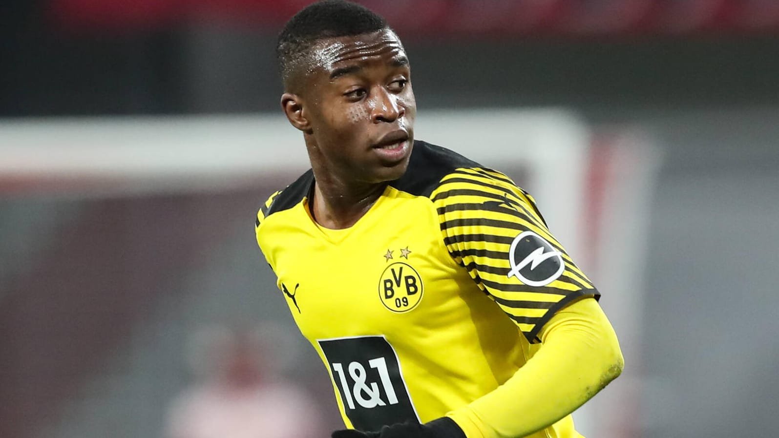 Youssoufa Moukoko: Das Sturmtalent des BVB muss aktuell mehrere Rückschläge hinnehmen. Youssoufa Moukoko: Das Sturmtalent des BVB muss aktuell mehrere Rückschläge hinnehmen.