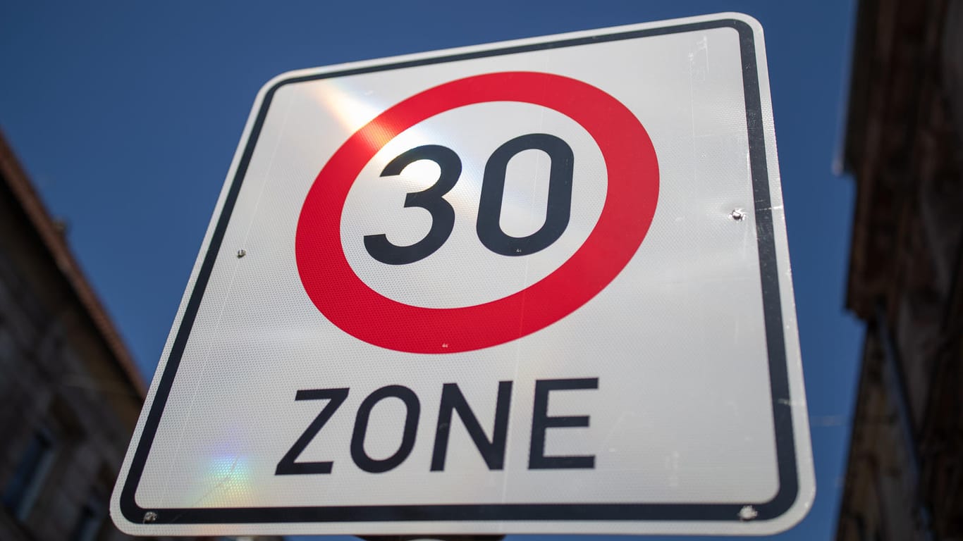Verkehrsschild: Tempo 30 soll künftig in immer mehr Innenstädten gelten.