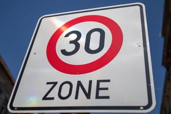 Verkehrsschild: Tempo 30 soll künftig in immer mehr Innenstädten gelten.